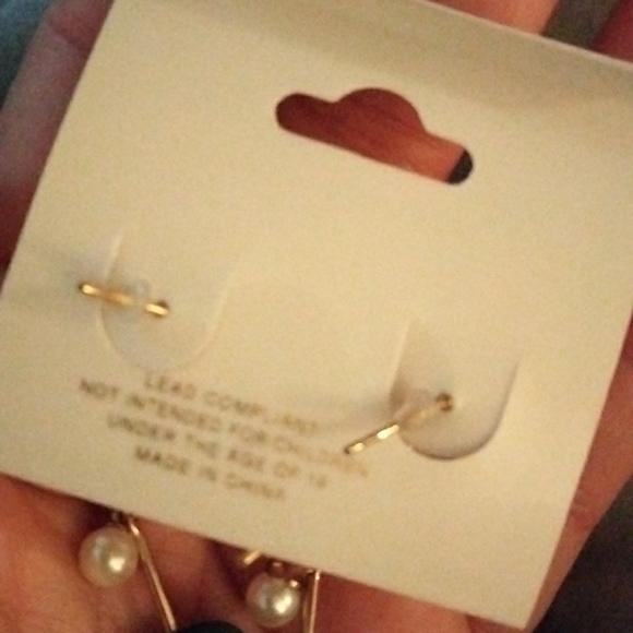 Earings - Picture 3 of 3